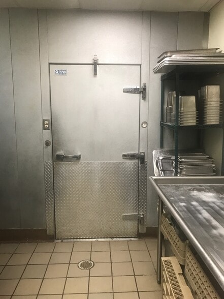 More Photos Of 8200 Macomb St, Grosse Ile Township Restaurant For Sale