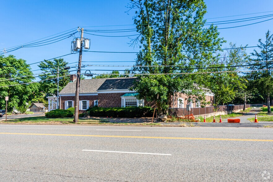 Primary Photo Of 27 Bloomfield Ave, North Caldwell Medical For Sale
