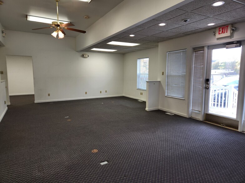 More Photos Of 5124 Warren Rd, Imperial Office For Sale