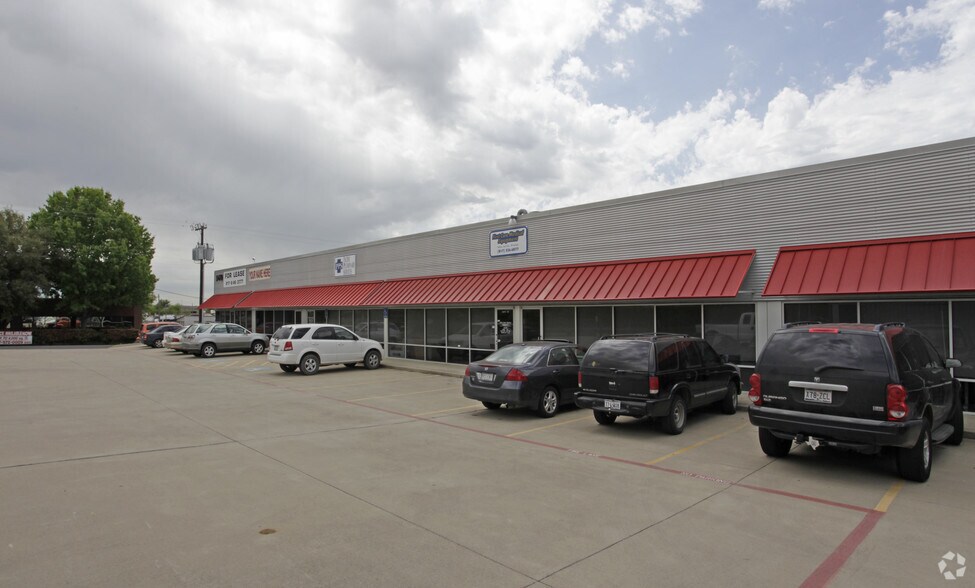 More Photos Of 5460 E Loop 820 S, Fort Worth Showroom For Lease