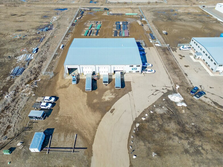 More Photos Of 509 Well St, Williston Warehouse For Lease