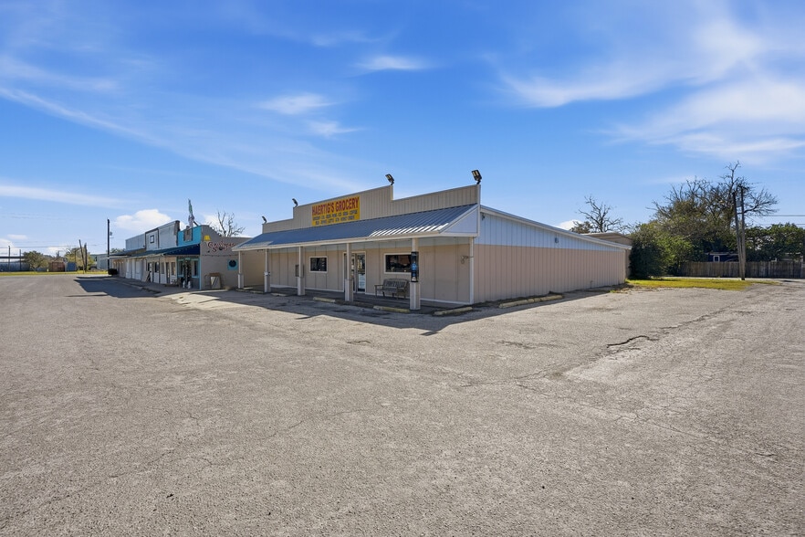 More Photos Of 102 & 106 Wood ave, Woodsboro Storefront For Sale