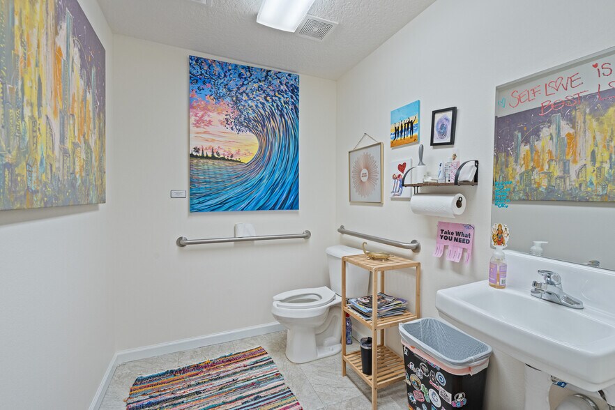 More Photos Of 2006 Vernon Pl, Melbourne Freestanding For Lease