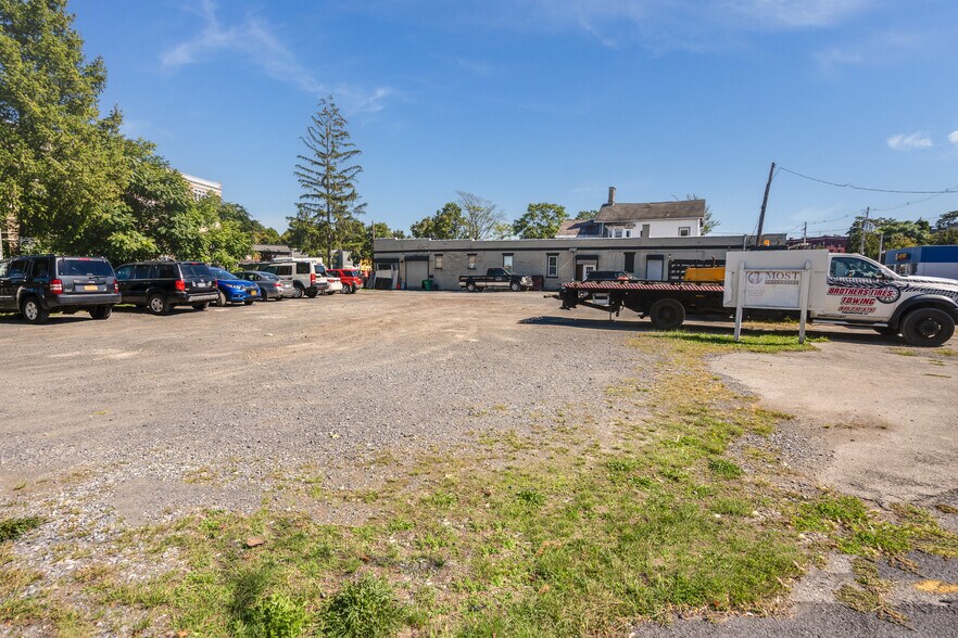 More Photos Of 359 Mill St, Poughkeepsie Freestanding For Sale