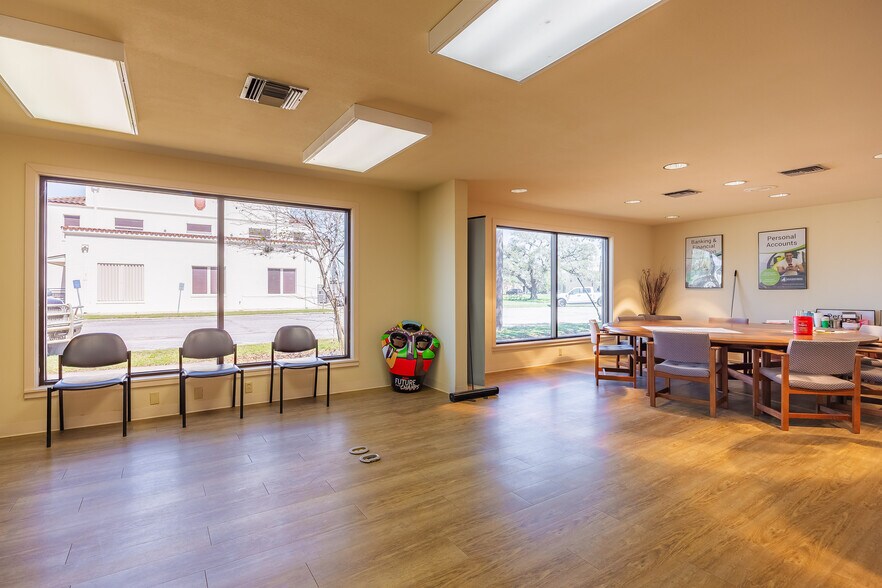 More Photos Of 703 Commerce St, Refugio Office For Sale