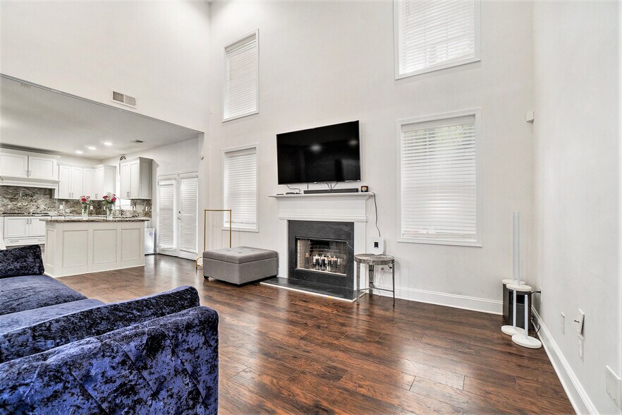 More Photos Of 2798 Glenlocke Cir NW, Atlanta Specialty For Sale