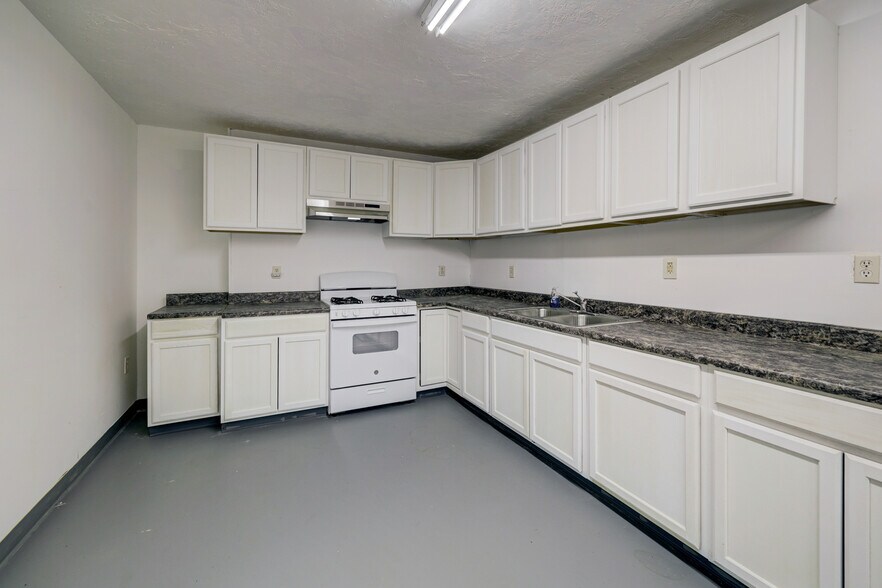 More Photos Of 905 W Main St, La Porte Warehouse For Sale