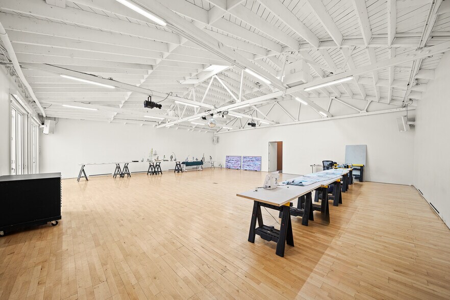 More Photos Of 1329 E 3rd St, Los Angeles Showroom For Sale