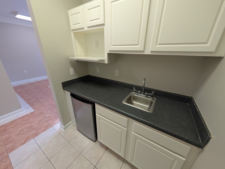 More Photos Of 6511 Creedmoor Rd, Raleigh Office For Lease