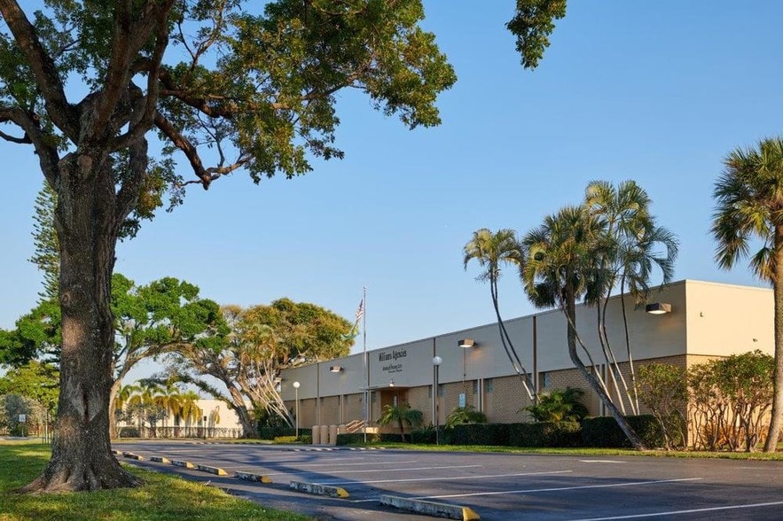 More Photos Of 2800 Gateway Dr, Pompano Beach Manufacturing For Lease