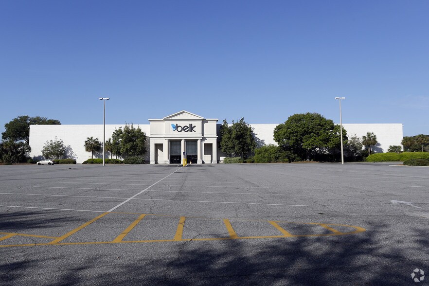 More Photos Of 7804 Abercorn St, Savannah Unknown For Lease