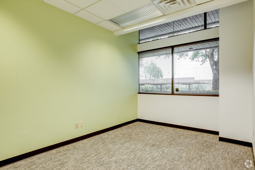 More Photos Of 4015 S McClintock Dr, Tempe Unknown For Lease