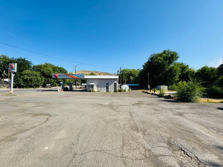 More Photos Of 150 Mountain Blvd, Mount Vernon Service Station For Sale