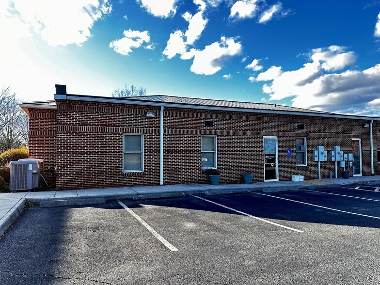 More Photos Of 889 Rio East Ct, Charlottesville Office For Lease