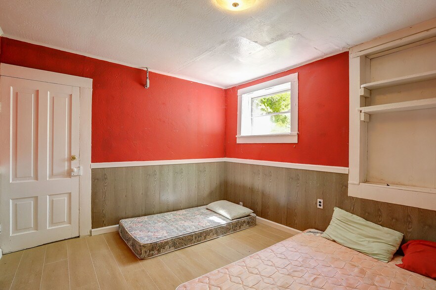 More Photos Of 212 Main St, Sierra City Hotel For Sale