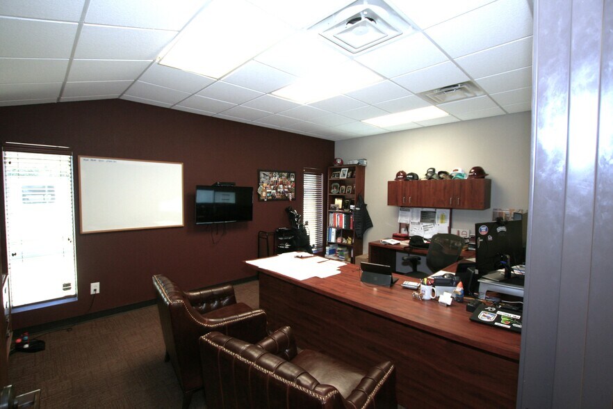 More Photos Of 16116 College Oak Dr, San Antonio Research And Development For Lease