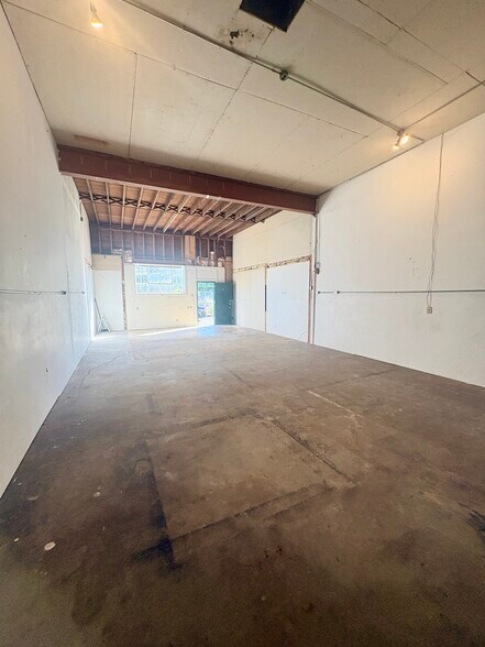 More Photos Of 126 San Antonio Cir, Mountain View Freestanding For Lease