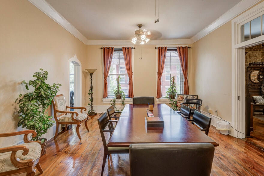 More Photos Of 109 E Main St, Jonesborough Storefront For Sale