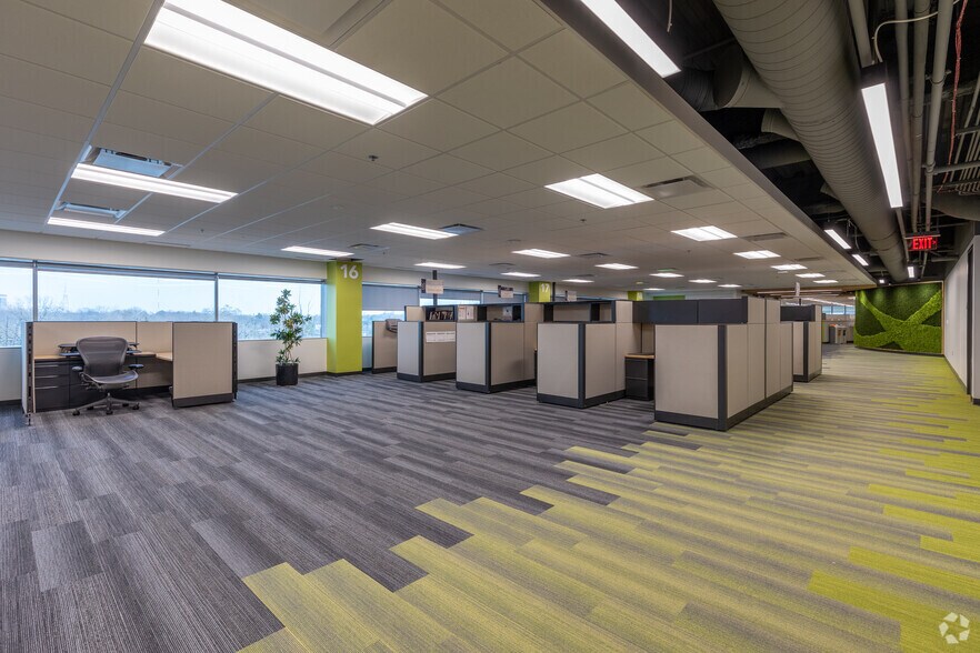 More Photos Of 25300-25330 Telegraph Rd, Southfield Office For Lease