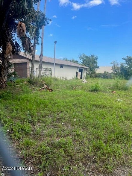 More Photos Of 327 Marion St, Daytona Beach Warehouse For Sale