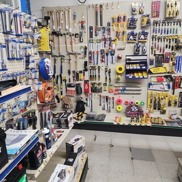 More Photos Of 104 S Main St, Evart Storefront For Sale