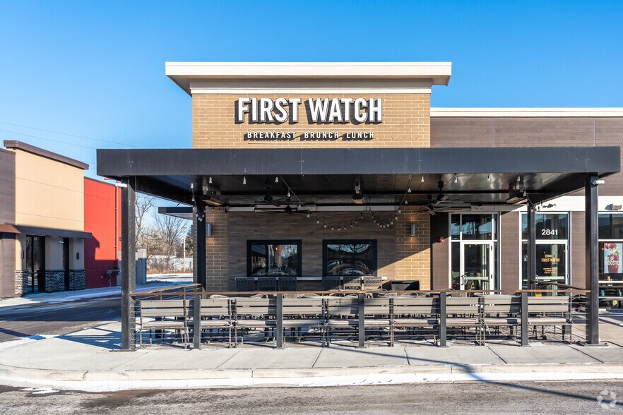 More Photos Of 2811 Mannheim Rd, Des Plaines Storefront Retail Office For Sale