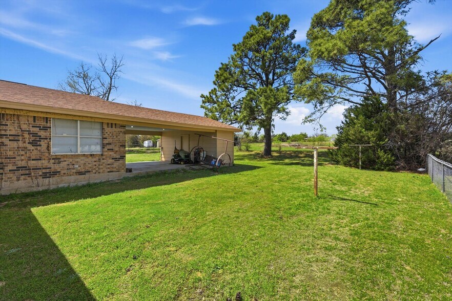 More Photos Of 2548 County Road 2690, Alvord Land For Sale