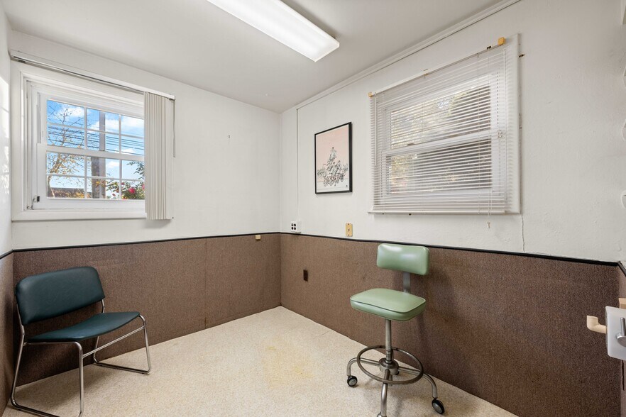 More Photos Of 123 W Main St, Trappe Medical For Sale