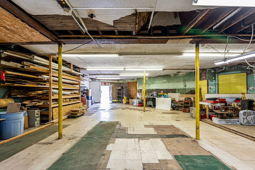 More Photos Of 537 S 5th St, Jeannette Freestanding For Sale