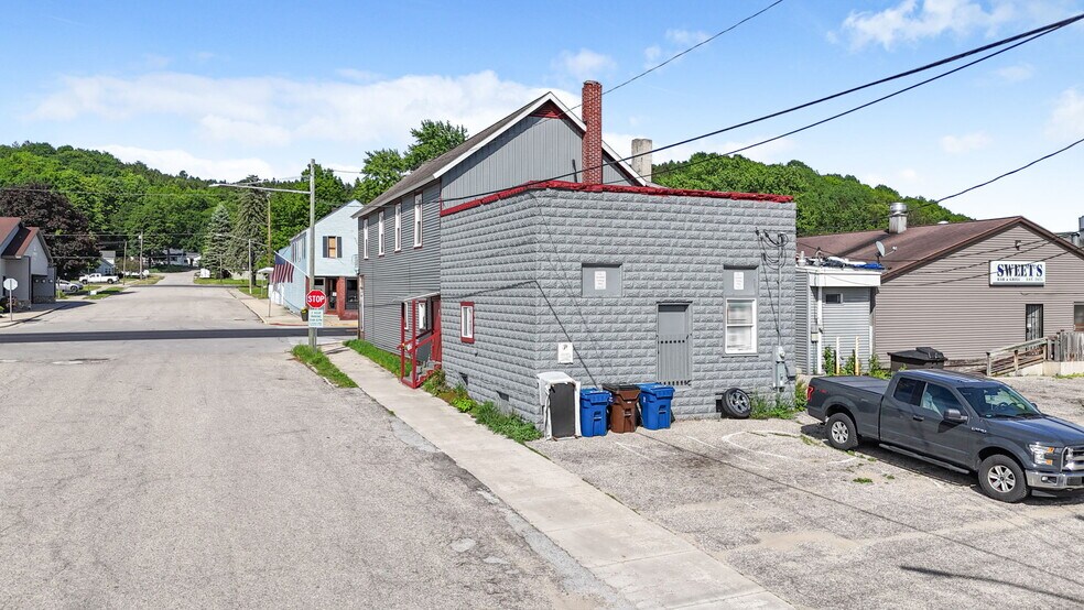 More Photos Of 10907 Main St, Honor Flex For Sale