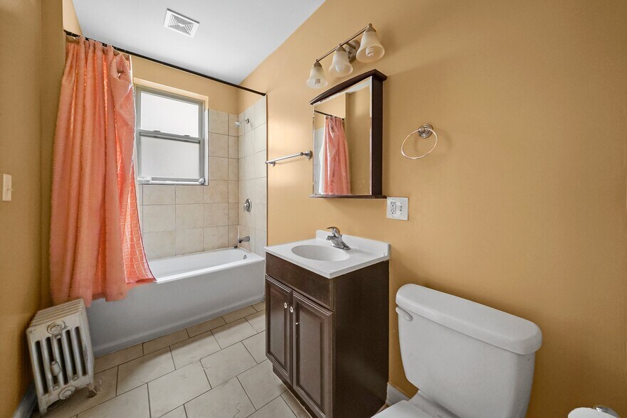 More Photos Of 7220 S Yates Blvd, Chicago Apartments For Sale