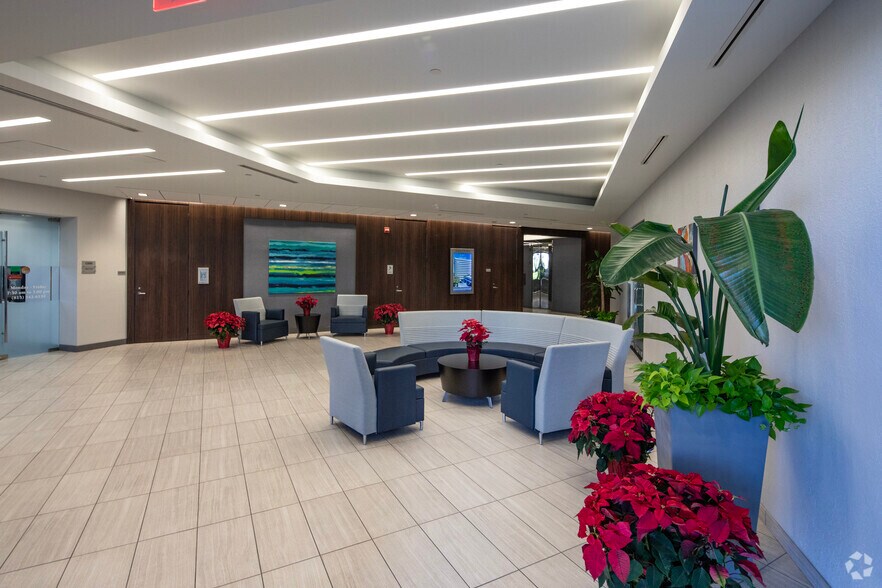 More Photos Of 2203 N Lois Ave, Tampa Office For Lease