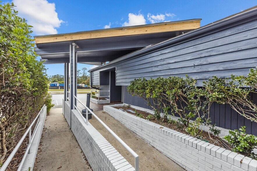 More Photos Of 208 Penny Ln, Morehead City Medical For Sale