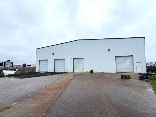 More Photos Of 15810-A Hwy 59, Foley Light Distribution For Sale