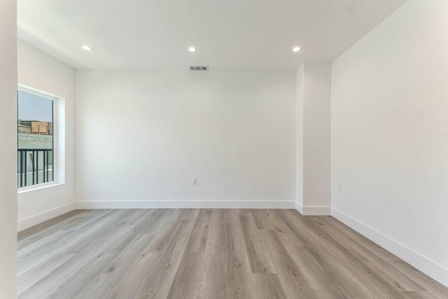 More Photos Of 21719 Hart St, Canoga Park Apartments For Sale