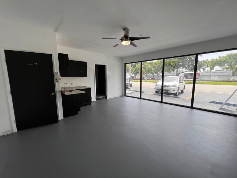 More Photos Of 1100 S Dixie Hwy, Hollywood Freestanding For Sale