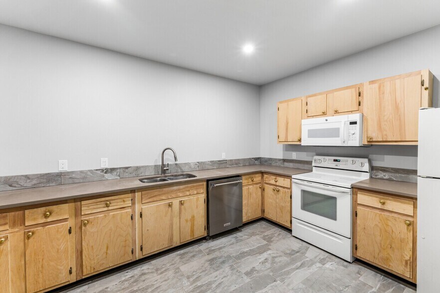 More Photos Of 333-339 Main St, Mead Storefront For Sale