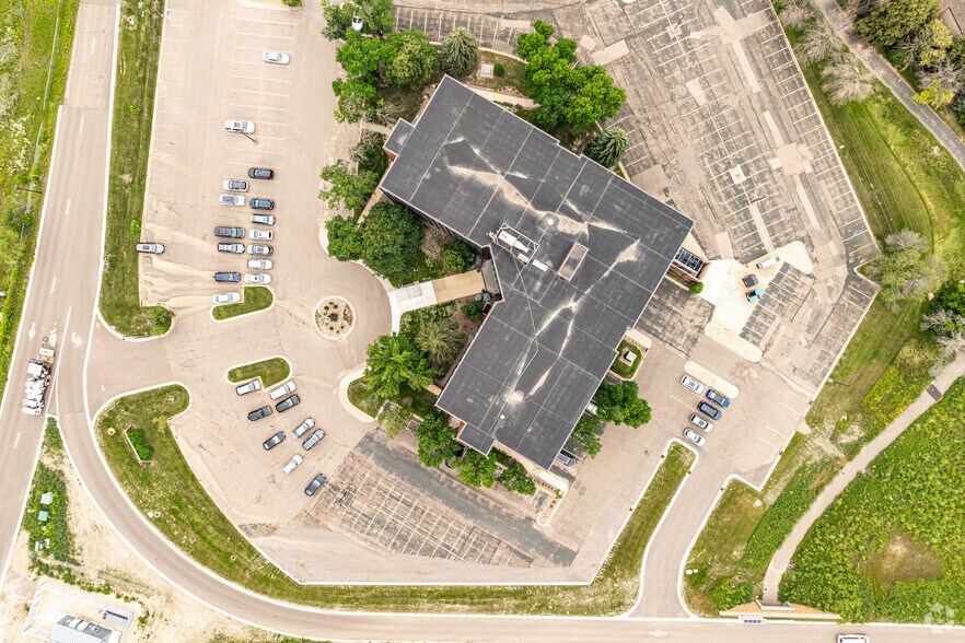 More Photos Of 10650 Red Circle Dr, Minnetonka Medical For Lease