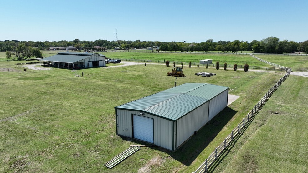 More Photos Of 1253 N Hill St, Van Alstyne Light Distribution For Sale