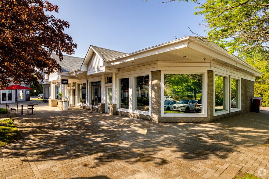Primary Photo Of 395 Ch De La Grande-Côte, Rosemère Office For Lease