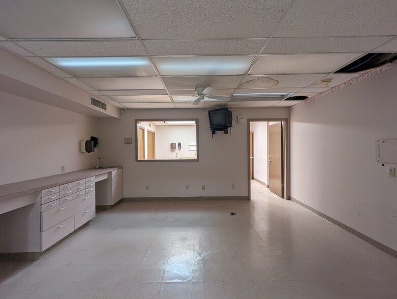 More Photos Of 715 Orleans St, Beaumont Office For Sale