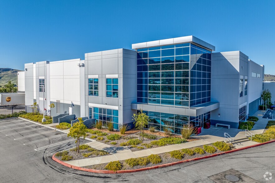More Photos Of 2455 Conejo Spectrum St, Thousand Oaks Unknown For Lease