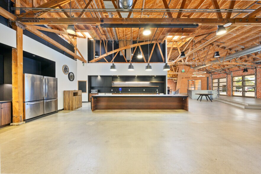 More Photos Of 2223-2229 S Carmelina Ave, Los Angeles Loft Creative Space For Lease