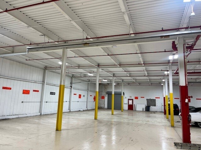 Primary Photo Of 9007 Detroit Ave, Cleveland Warehouse For Lease