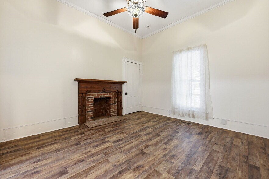 More Photos Of 206 Dowd St, Carthage Office For Sale