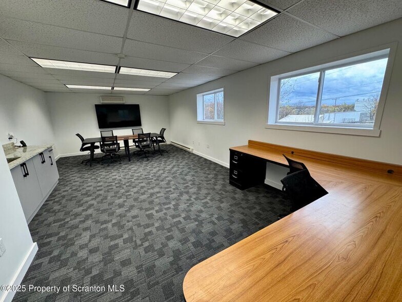 More Photos Of 151 Brown Rd, Pittston Warehouse For Lease