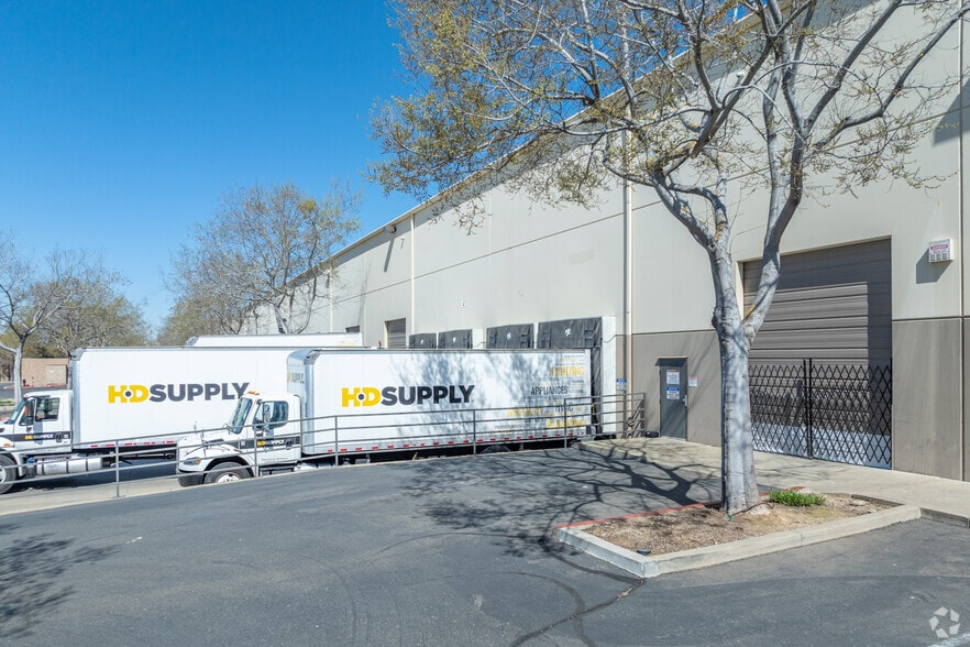 More Photos Of 5961 Outfall Cir, Sacramento Distribution For Lease