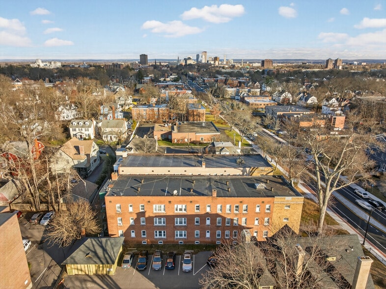 More Photos Of 660-662 Farmington Ave, Hartford Apartments For Sale