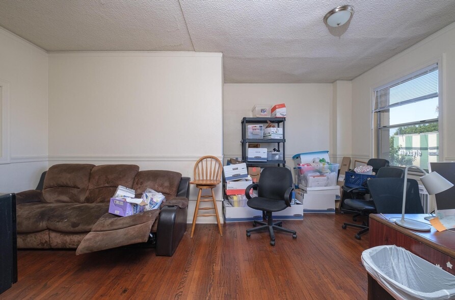 More Photos Of 810 N Avalon Blvd, Wilmington Storefront For Sale