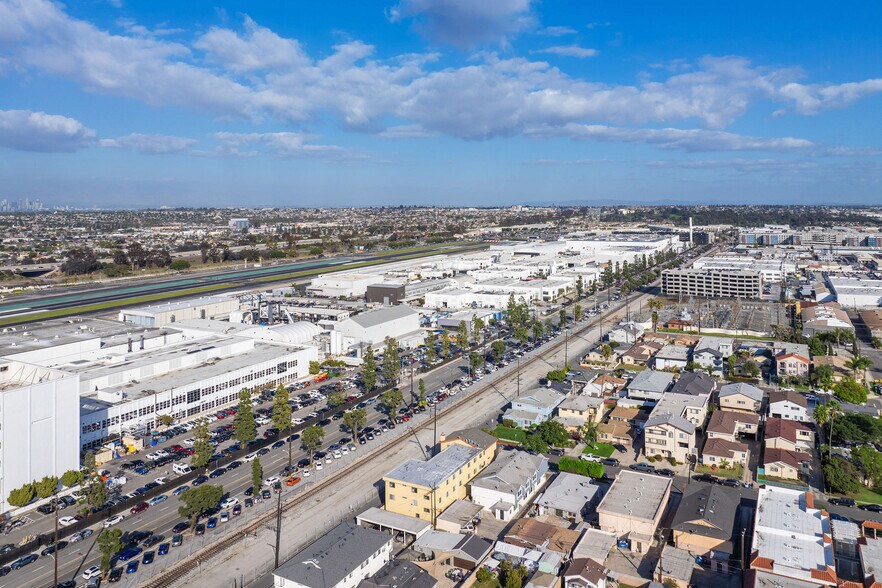 More Photos Of 12501 Kornblum Ave, Hawthorne Apartments For Sale